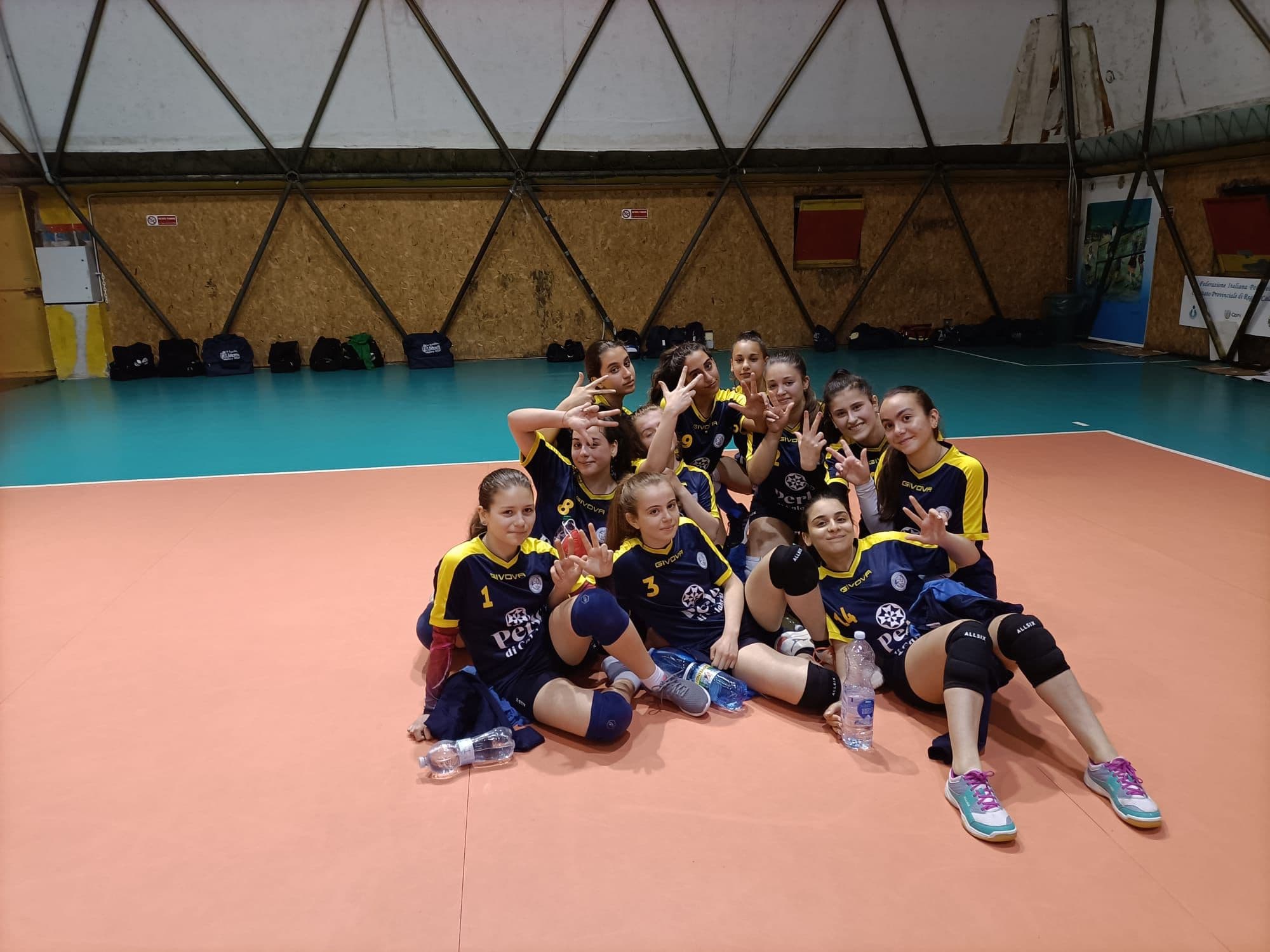 Ad un passo dalla vittoria: le campionesse provinciali di Pallavolo Rossano vincono la semifinale regionale
