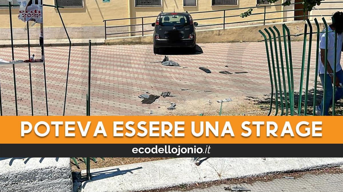 Rossano scalo, auto sfonda la recinzione e piomba nel cortile di una scuola