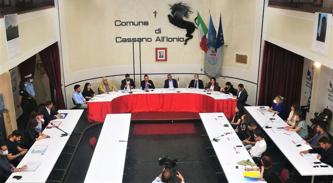 Cassano inserisce un nuovo balzello: l'addizionale Irpef comunale. Vale 700mila euro