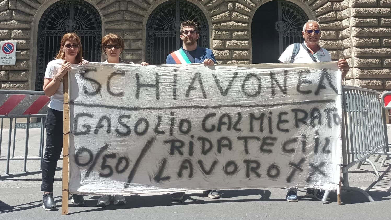 Sciopero a Roma contro il caro gasolio, il sindaco Stasi a Roma di fianco ai pescatori di Schiavonea