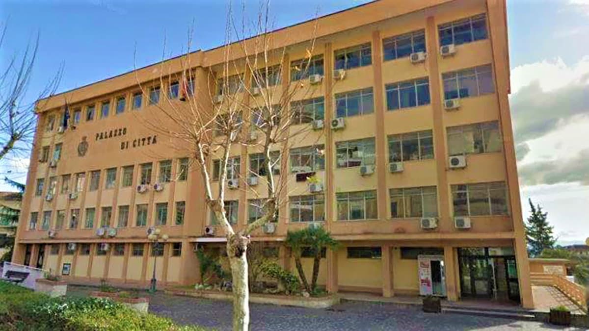 Cassano, opposizione all'attacco: «Crescono gli evasori, aumentano le tasse»