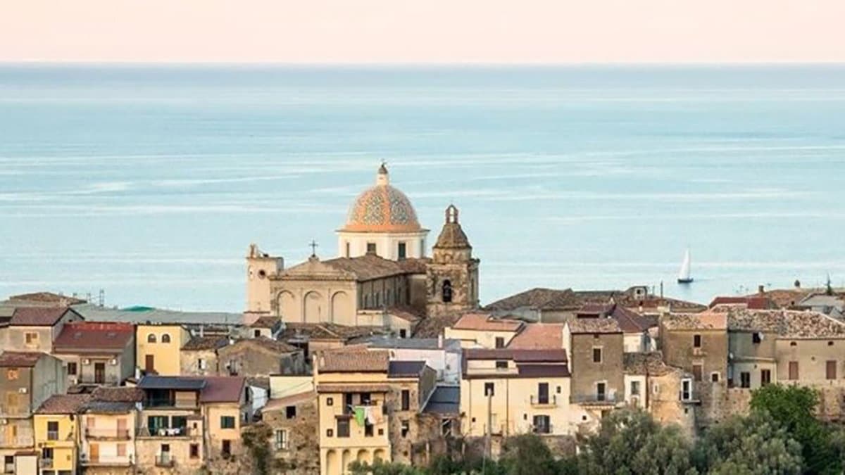 Senza acqua, rifiuti per strada e tasse raddoppiate: monta la protesta a Cariati