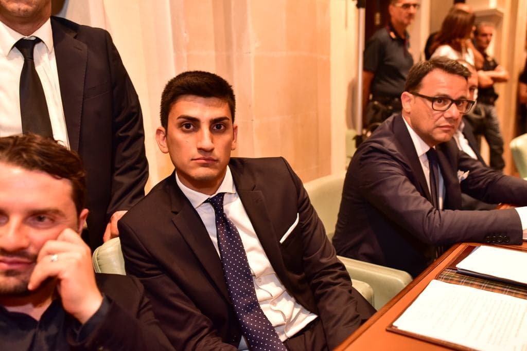 Caos con le bollette Tari a Co-Ro, lo stemma della città che manda in tilt il sistema