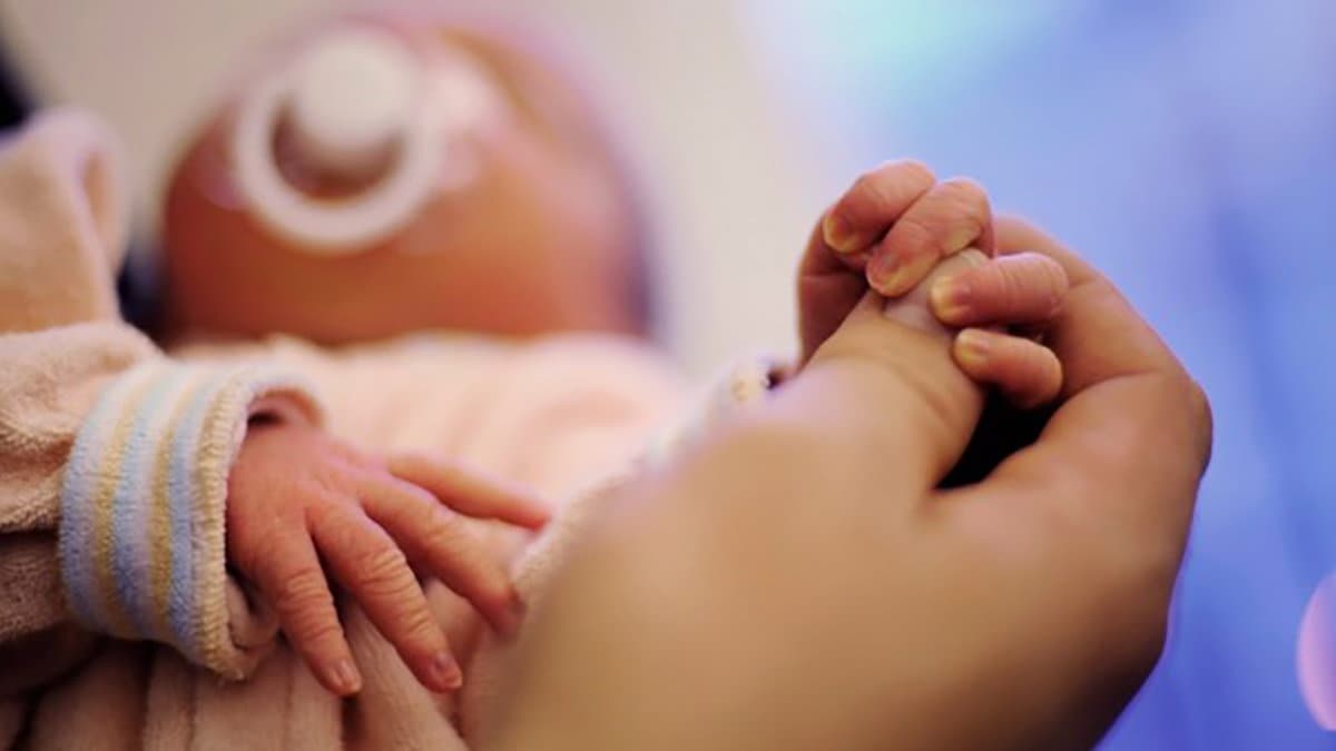 Il primo neonato registrato con il doppio cognome è calabrese: è successo oggi