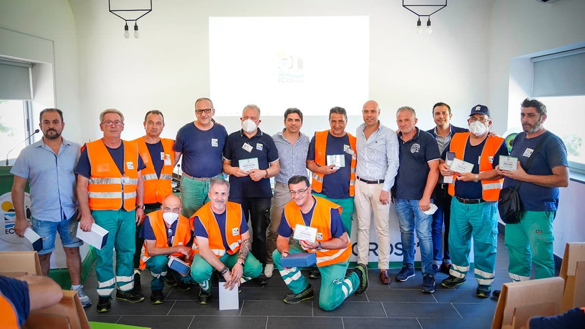 Ecoross premia i dipendenti in servizio da venticinque anni