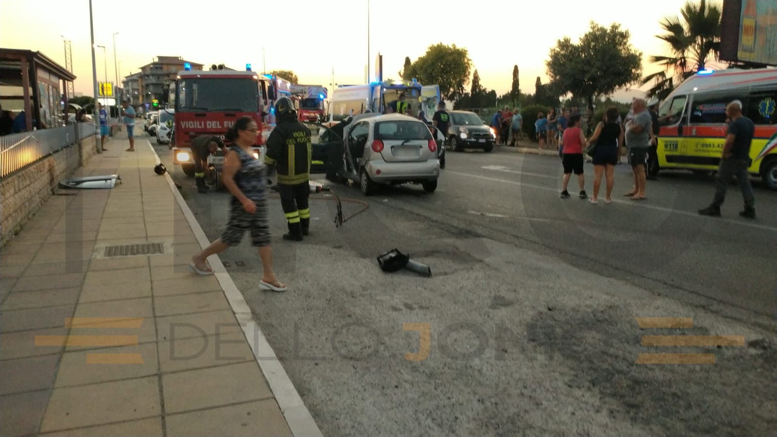 Incidente a Mirto sulla SS106, scontro tra due auto: muore una donna