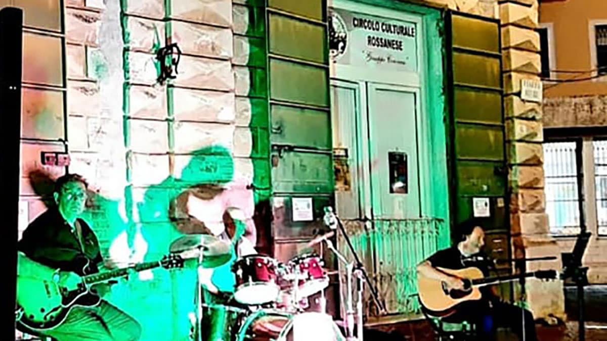 Musica live nel centro storico di Rossano: in concerto i Savoia Brothers