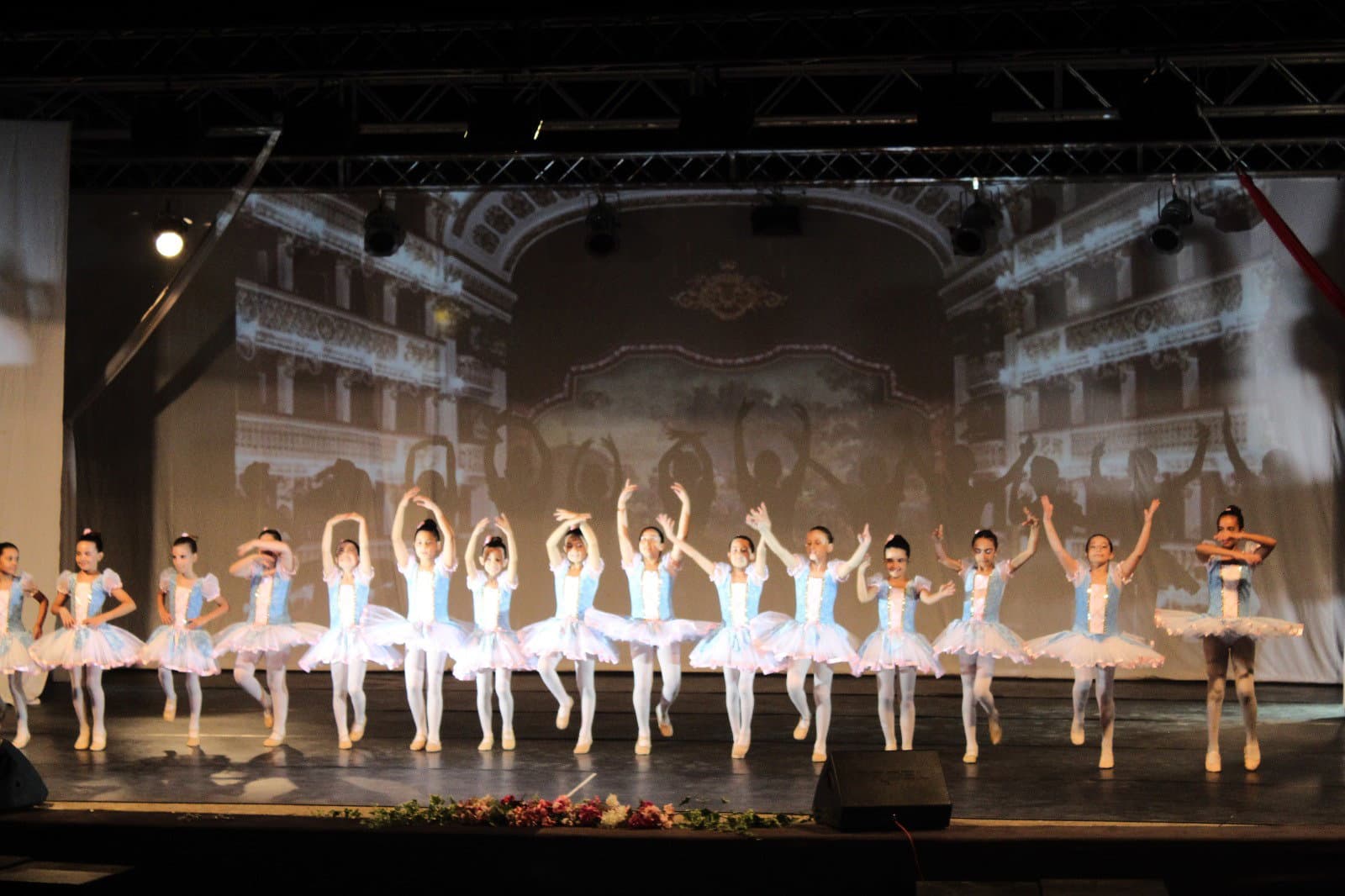 Uno spettacolo in "punta di piedi" per i 30 anni della scuola internazionale di danza Biscardi