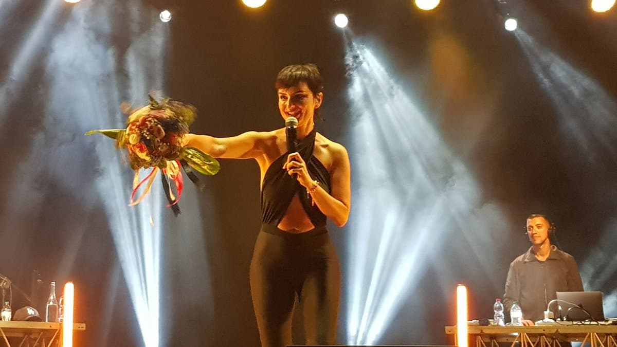 Arisa sbanca a Villapiana in un concerto che anima la stagione estiva