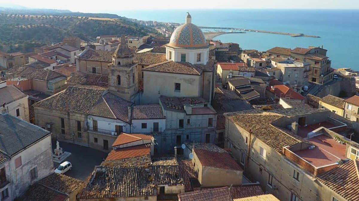 Il comune di Cariati promuove il progetto di rigenerazione urbana "106 Colori"