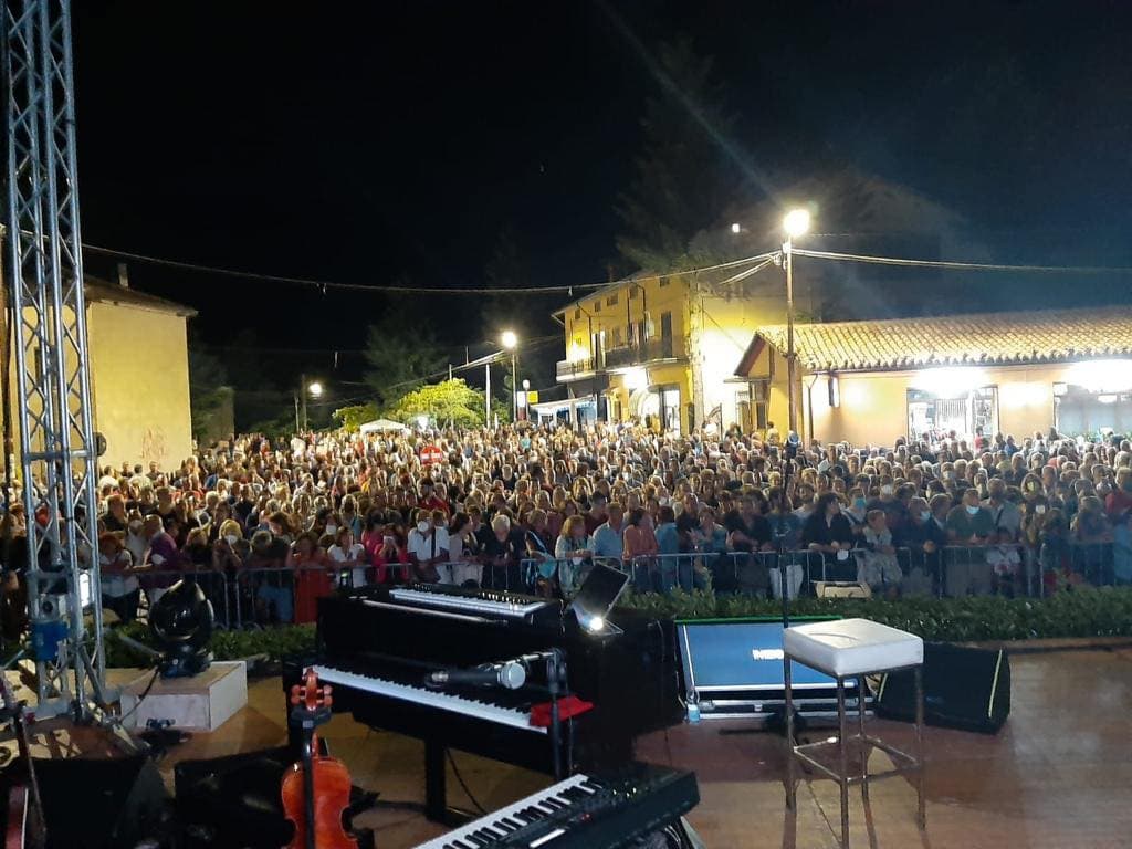 San Lorenzo Bellizzi, grande successo per il concerto di Roberto Vecchioni