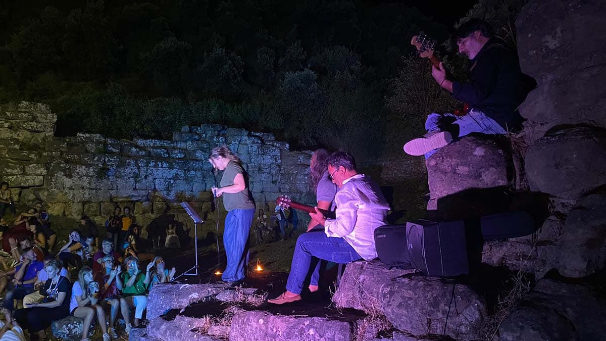 “Risonanze Brettie” illumina il cielo di Castiglione di Paludi tra magia, stupore e meraviglia