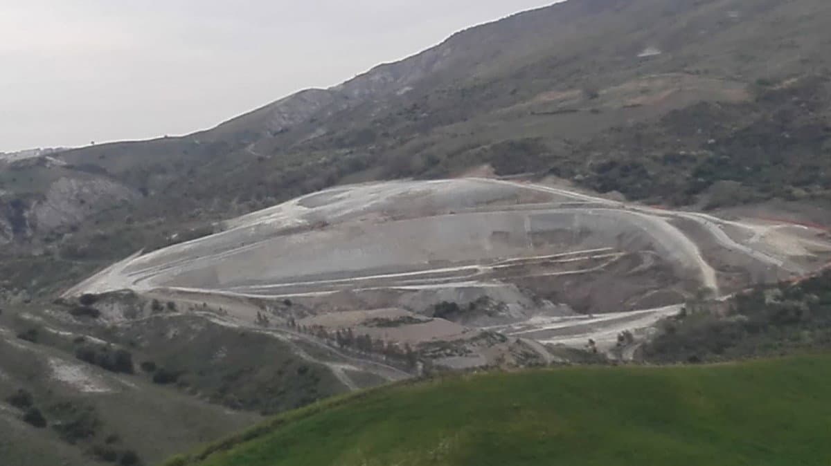 «Chi governerà l’Italia, fermi l'ampliamento della discarica di Scala Coeli»