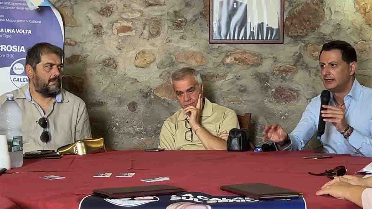 Crosia-Mirto, partecipata riunione del Terzo Polo: cresce l’entusiasmo