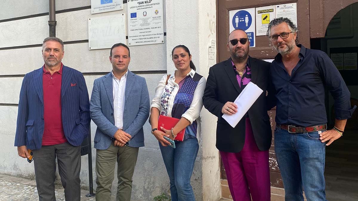 Recuperare gli spazi dell'ex scuola di Santa Chiara per metterli a servizio del Liceo "San Nilo"