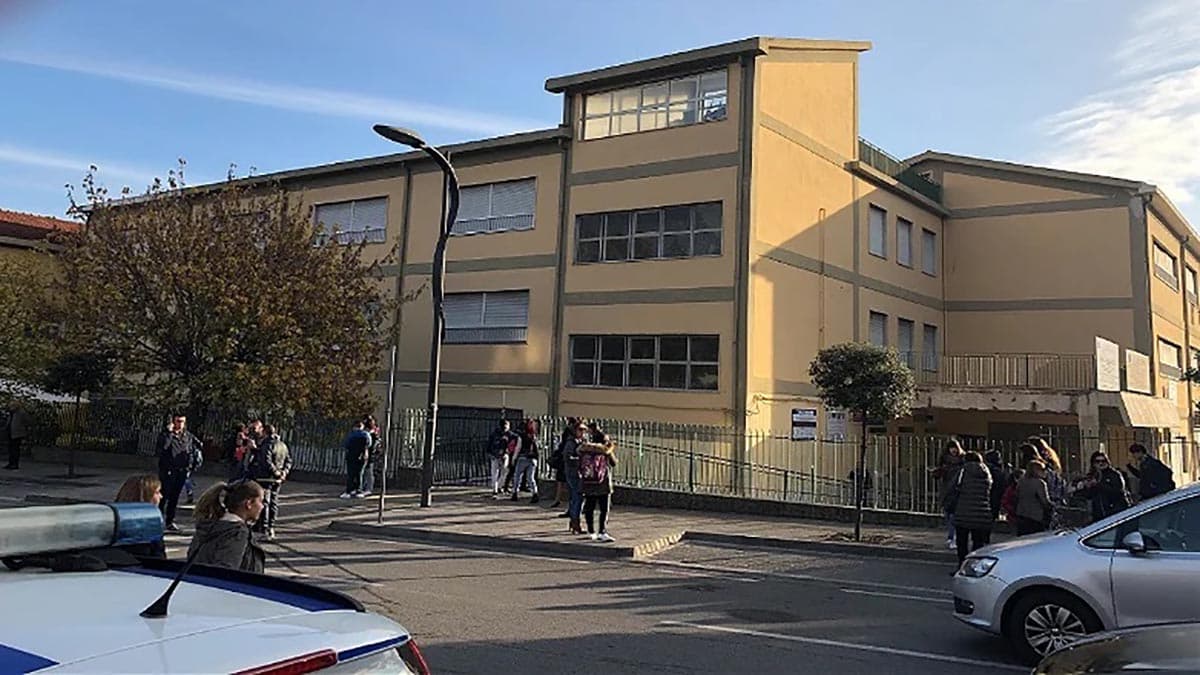 Il caso aule alla "Levi" si trasforma in protesta: mercoledì sit-in dei genitori