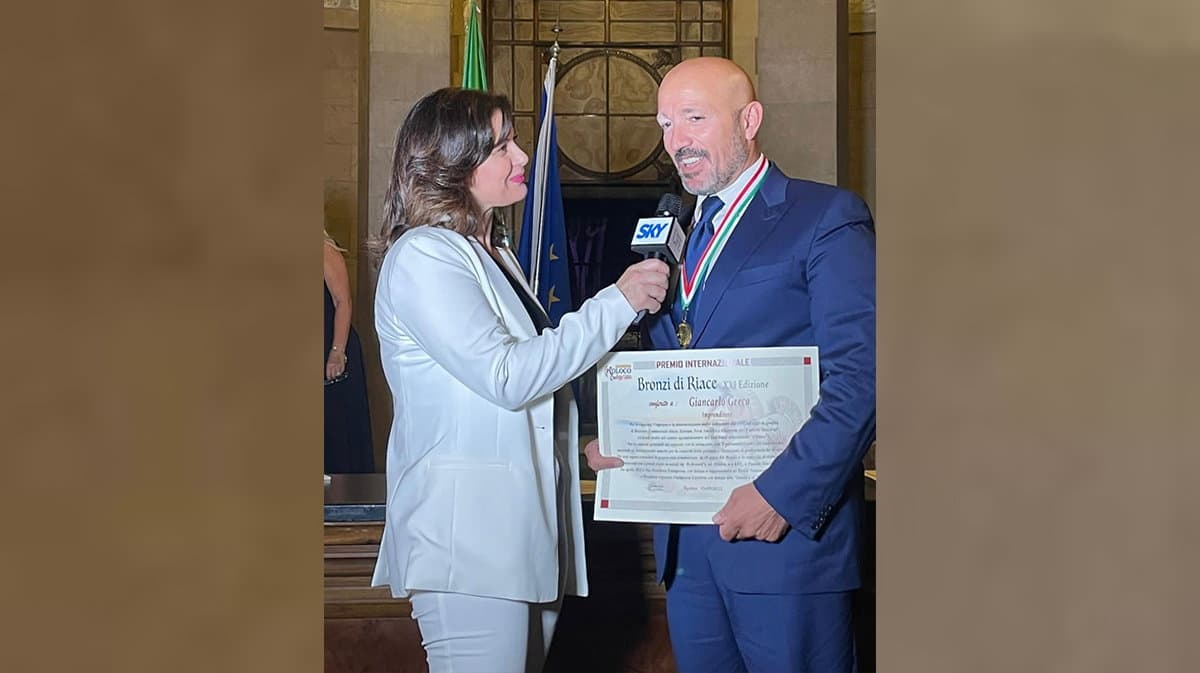 Giancarlo Greco riceve il "Premio Internazionale Bronzi di Riace"