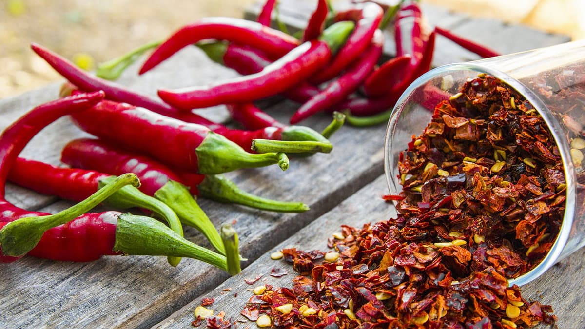 In Calabria è tempo di conserve! Cosa c’è di meglio dell’olio al peperoncino?