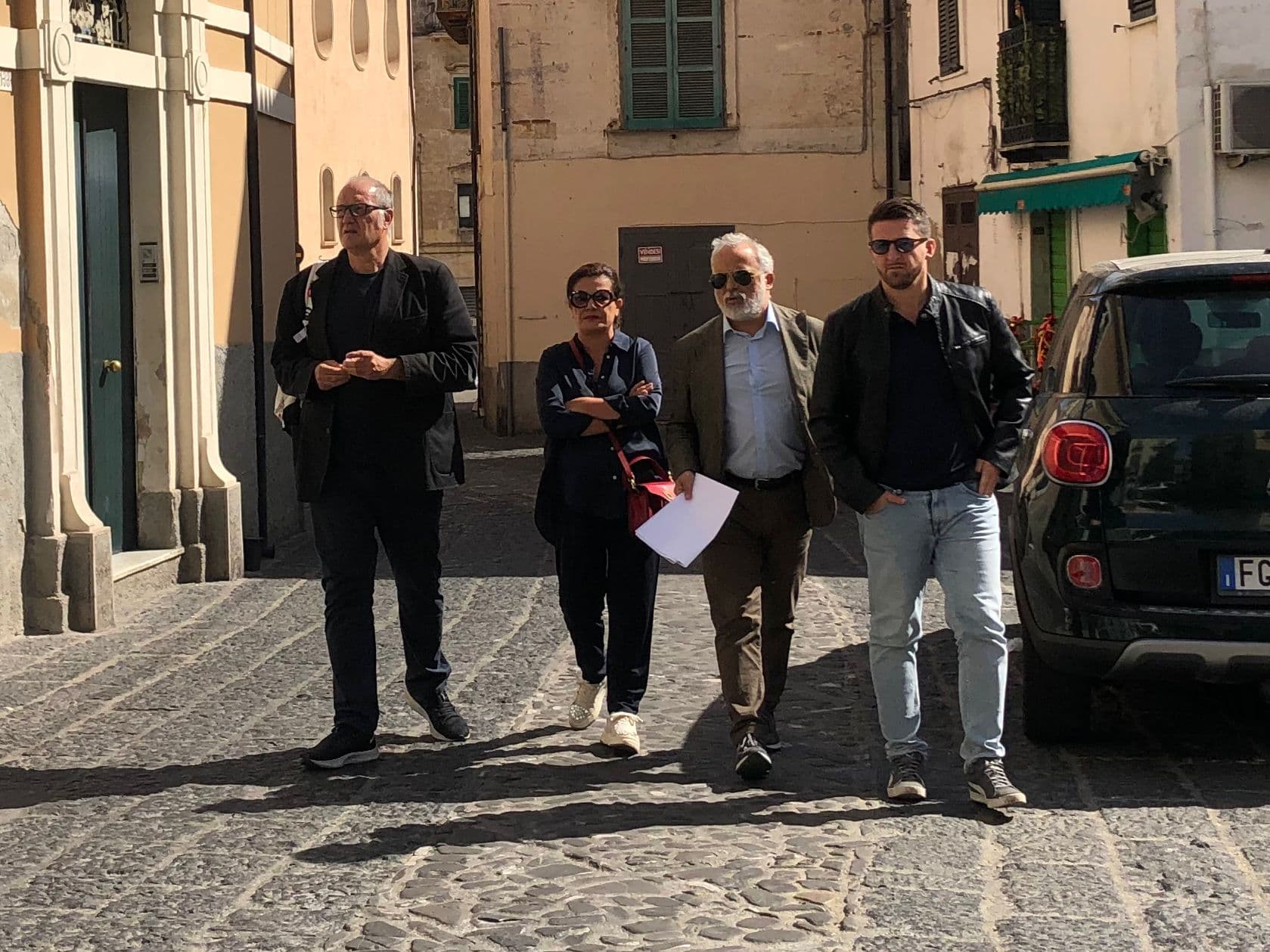 Dov'è Cerami? Ieri per l'artista una passeggiata nel centro storico di Rossano con Stasi
