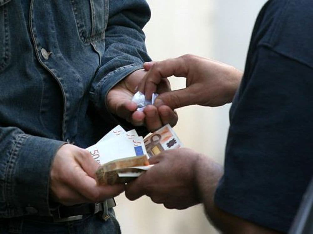 Operazione antidroga nella piazza di spaccio di Corigliano: arrestato un 57enne
