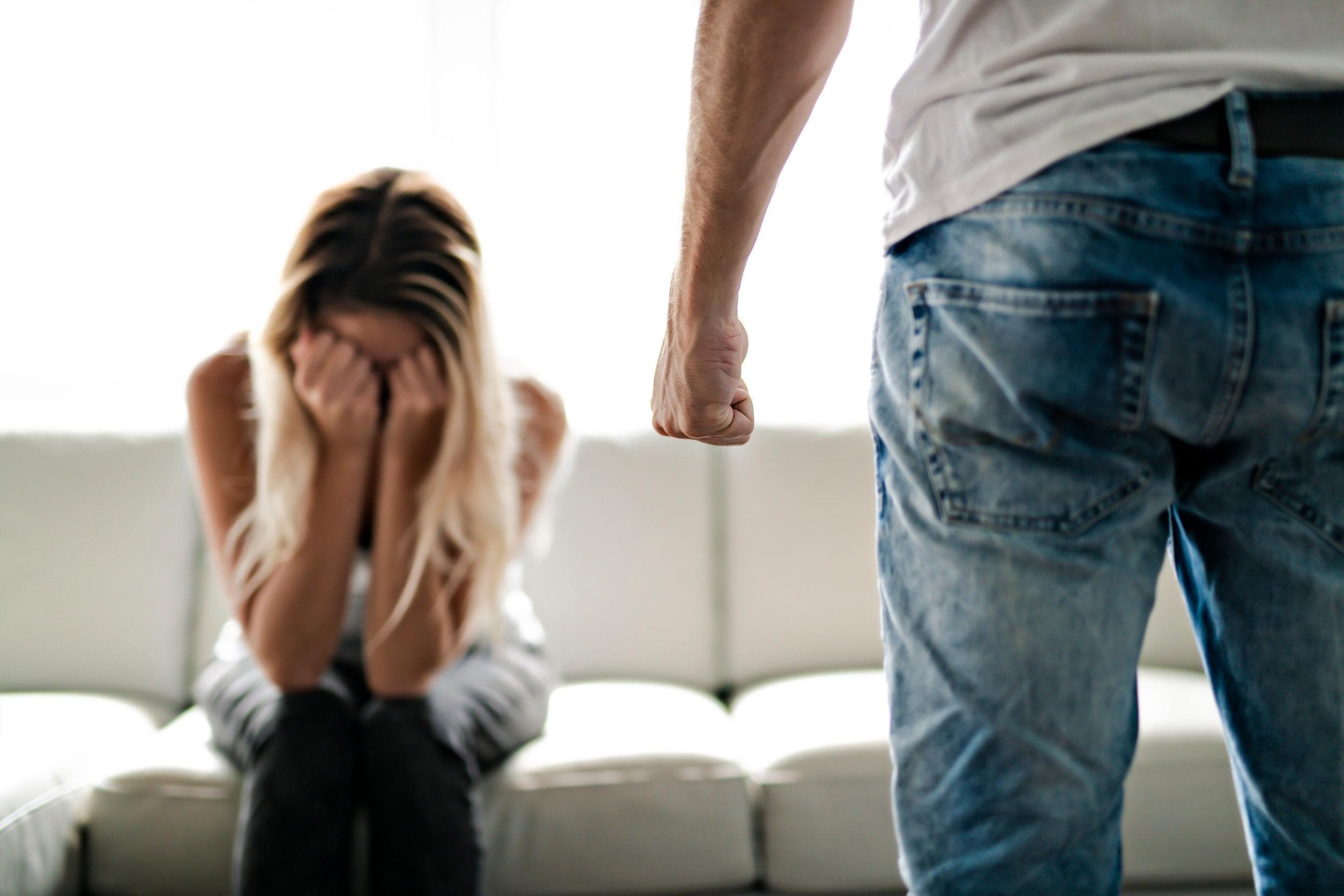 Amore malato, il coraggio di una giovane donna che ha denunciato il suo ragazzo violento
