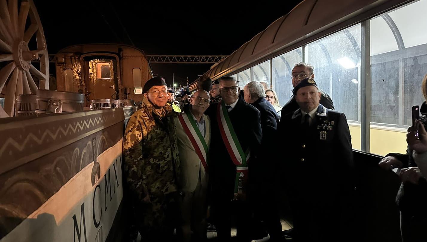 Una lunga attea che è valsa la pena per il Treno della Memoria: l'onirico saluto di Sibari al Milite Ignoto