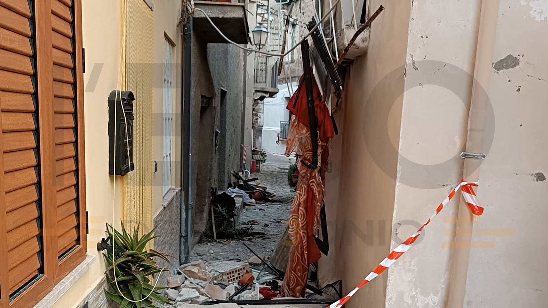 Esplode una bombola di gas nel centro storico di Cariati: una coppia di anziani in gravi condizioni