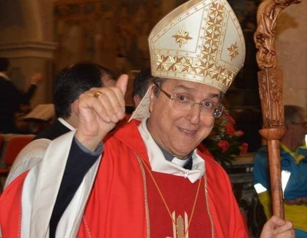 Il Vescovo Savino scrive alle tute verdi: "Non siete soli, sono al vostro fianco"