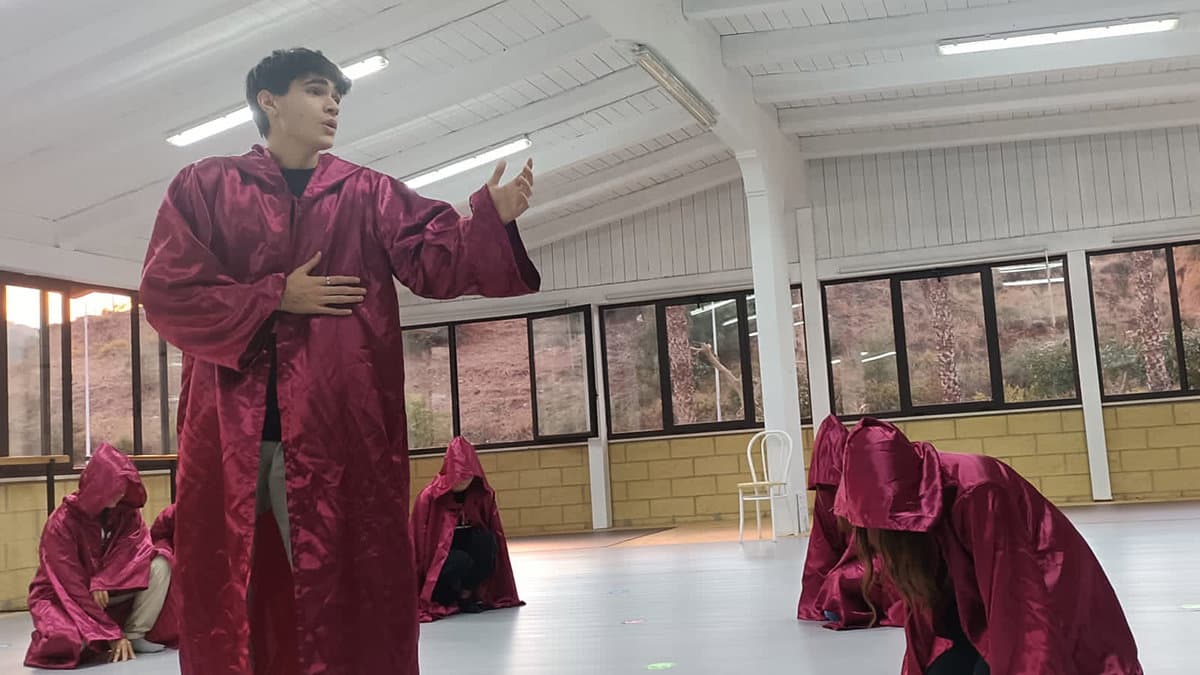 La scuola delle arti Maros in Teatro porta in scena un capolavoro senza tempo: La Divina Commedia