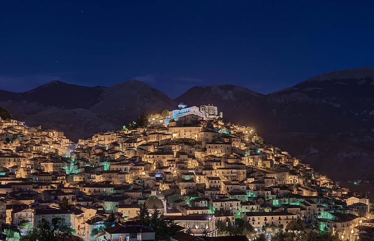 Dall’alto dei suoi 684 metri, Morano Calabro è tra i dieci borghi d’Italia più belli da visitare in autunno