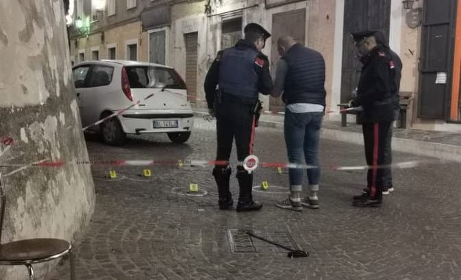 Sparatoria al circolo del Castello: Pirro e Parmanova non rispondono ai giudici. Restano in carcere