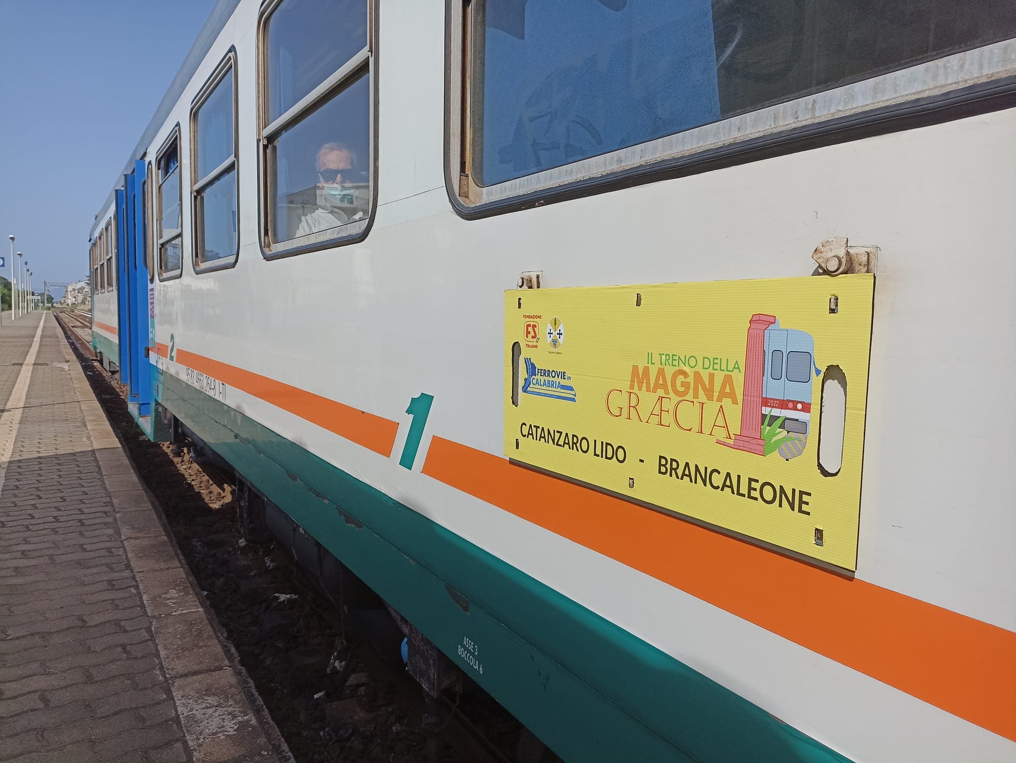 Riparte il treno della Magna Graecia tra i profumi di bergomotto e la prosa di Cesare Pavese
