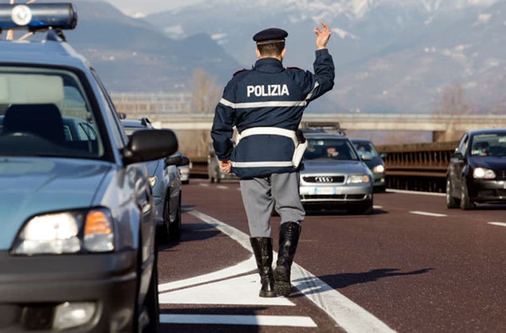 Polizia, settimana di controlli: 234 infrazioni al Codice della Strada, 7 auto sequestrate e 9 patenti ritirate