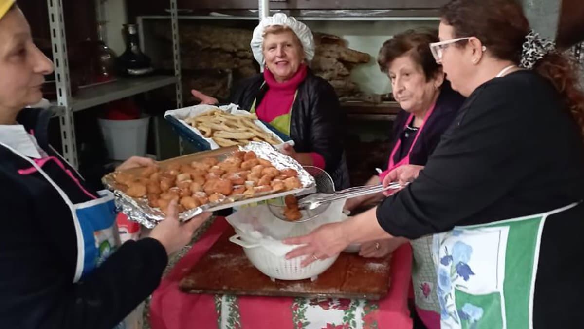 Nella Chiesa Sacro Cuore di Rossano si onora la tradizione: "scoratedd"e "crustul" per tutti