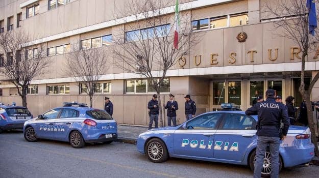 Stadi violenti, parcheggiatori abusivi, spaccio e traffico di armi e di rame: l'intensa settimana della Questura di Cosenza