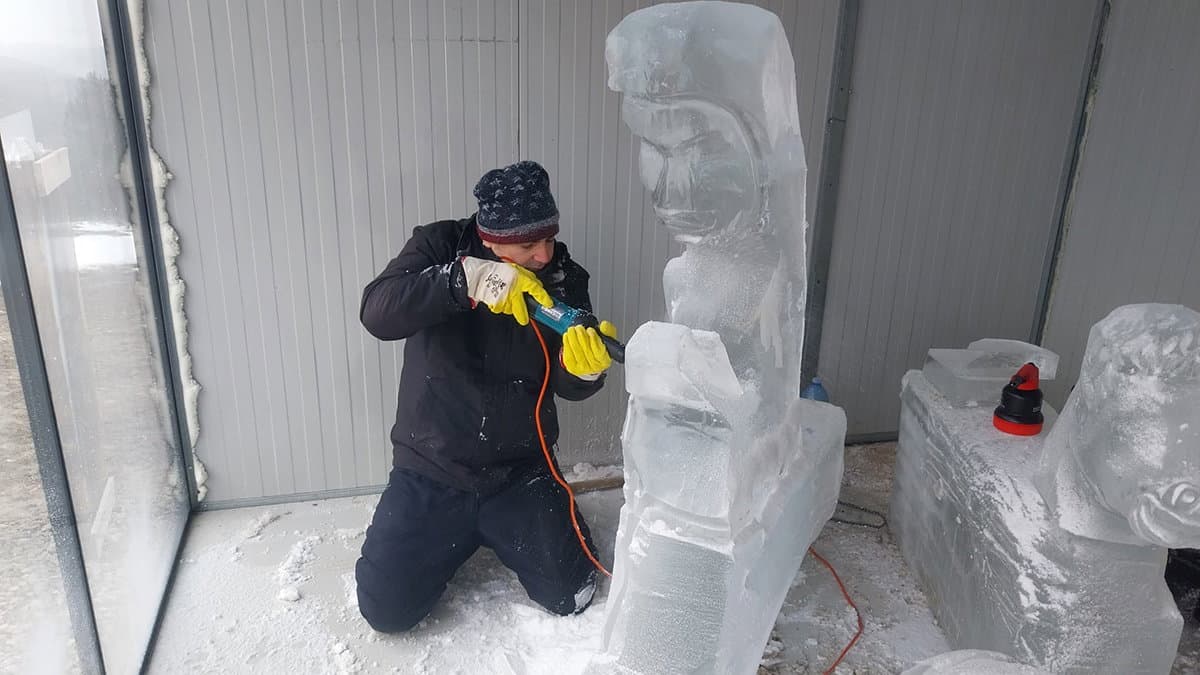 Sulla cima più elevata dell'altopiano della Sila istallato il "Presepe di Ghiaccio": un'opera straordinaria