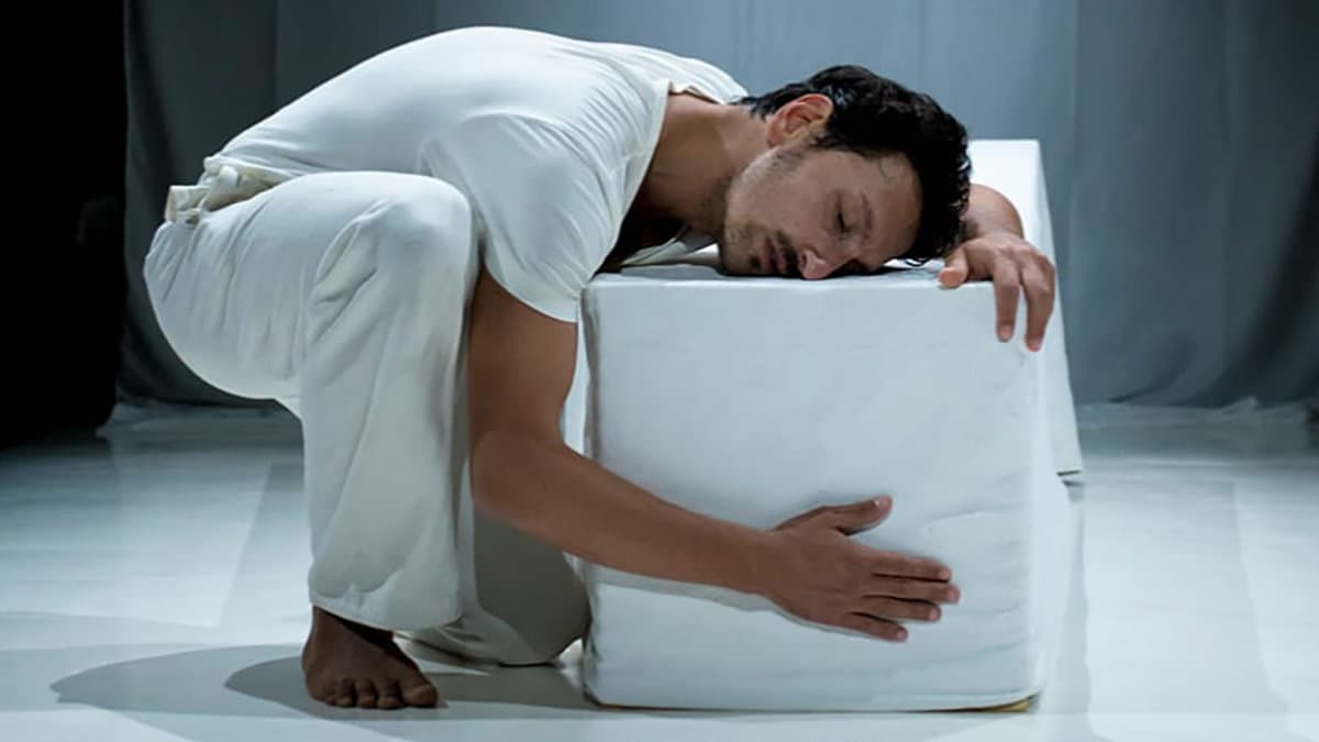 Il grande teatro a Corigliano-Rossano, domenica andrà in scena "Passi sulla mia testa"