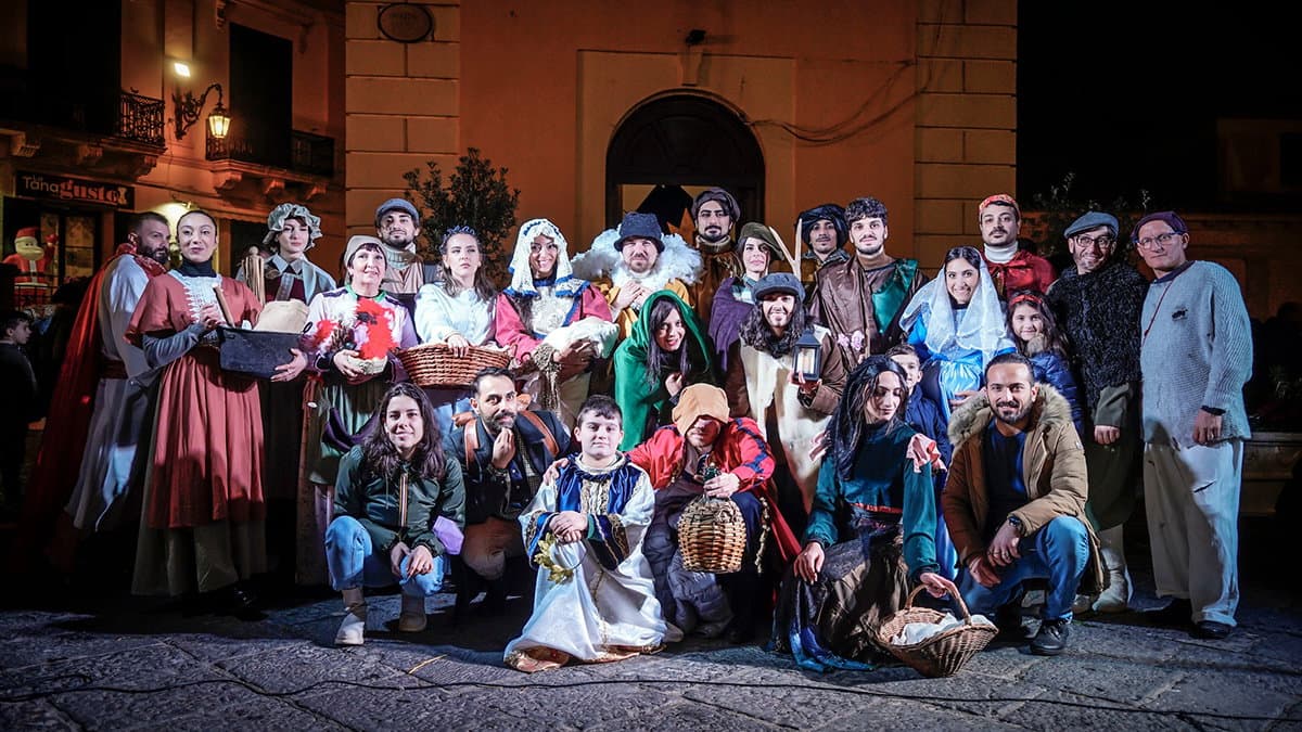 Tutti a bocca aperta dinanzi all'antica magia del Presepe fra i vicoli del centro storico rossanese