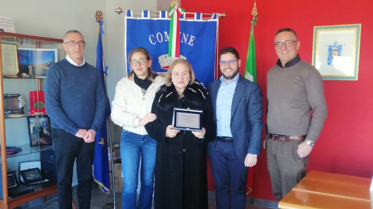 Saracena, va in pensione il medico di base: tutta la comunità ringrazia la dottoressa Franca