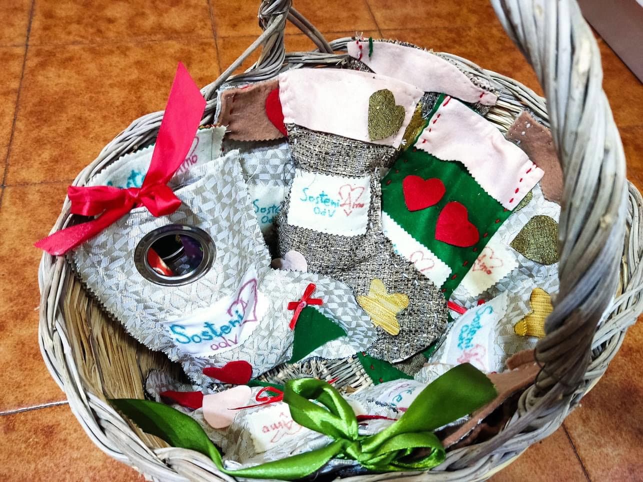 “Adotta una calza” e regala un sorriso nel giorno della Befana! Bimbi… dolciumi o carbone?