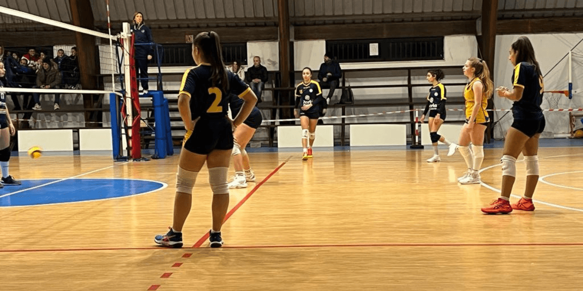 VOLLEY FEMMINILE - Perla di Calabria inizia il nuovo anno col botto: 3-0 in campo esterno