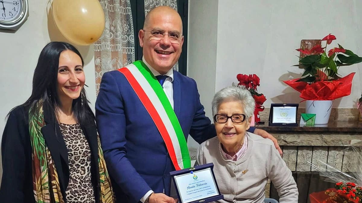 La signora Annita spegne 100 candeline e Trebisacce festeggia con lei
