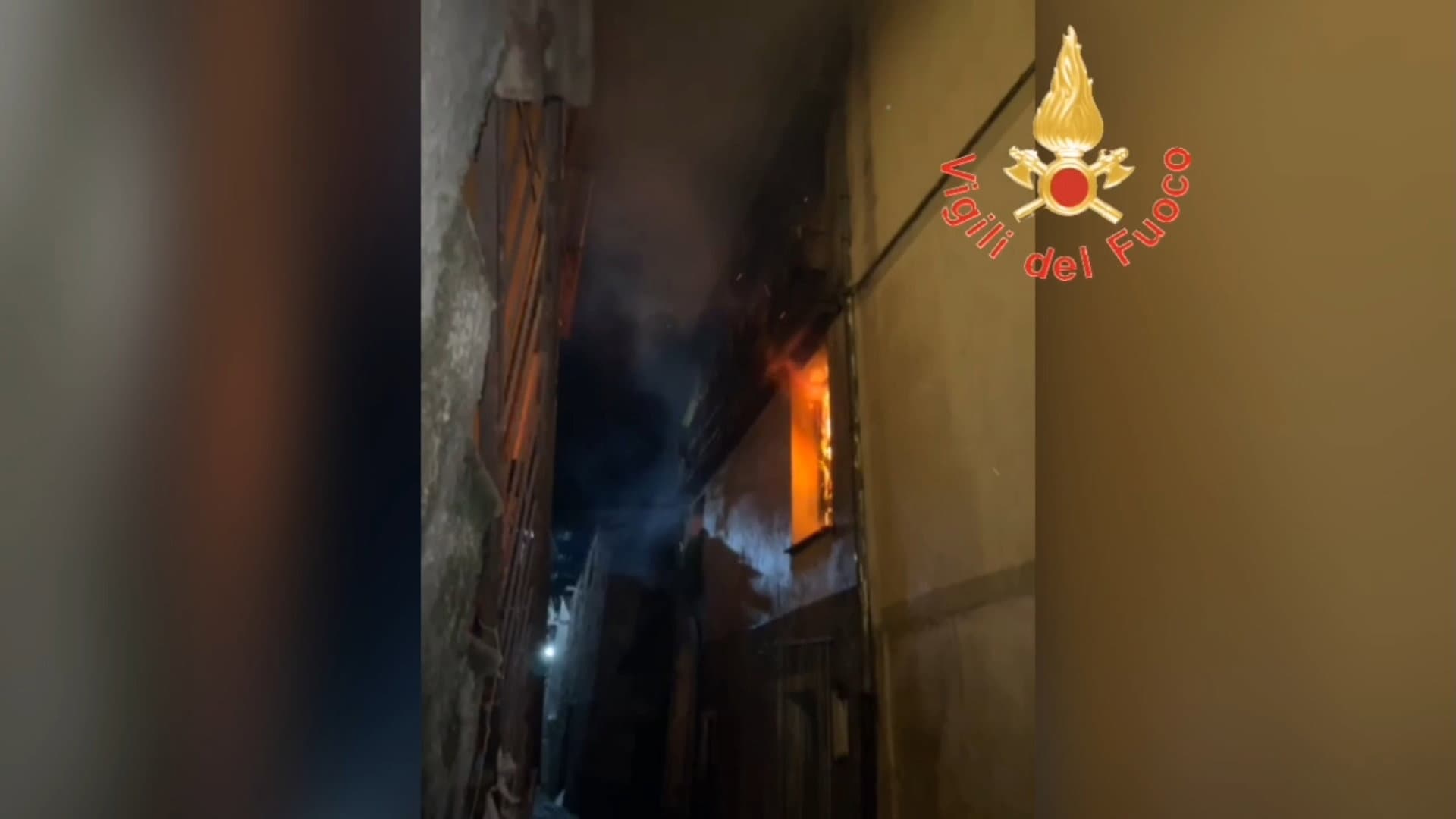 In fiamme la canna fumaria, prende fuoco tutto il palazzo: paura a Longobucco
