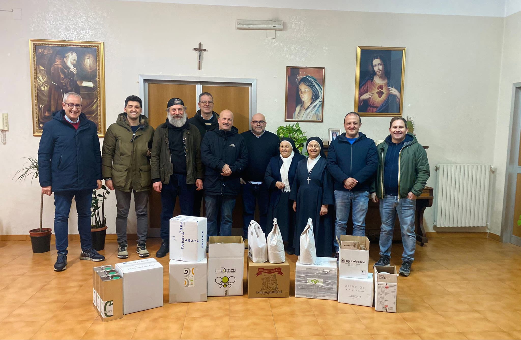 La comunità slow food della Dolce di Rossano dona un quintale di olio evo alle suore del sacro cuore