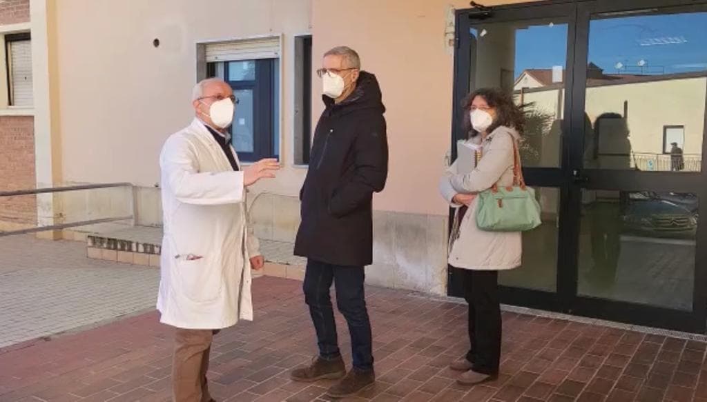 Visita del consigliere regionale Laghi agli ospedali dello spoke Co-Ro: «Serve personale»