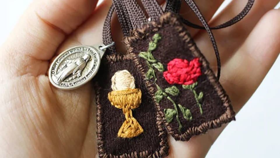 Una volta s'indossava l'abitielli: un talismano di fede e superstizione