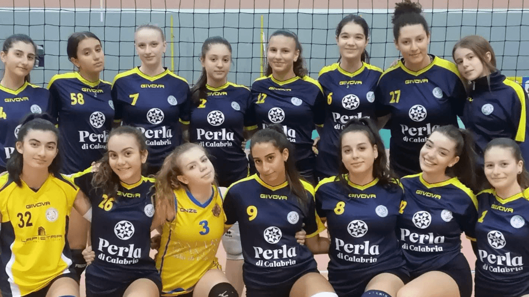 VOLLEY FEMMINILE - Perla di Calabria esce a testa alta e vincente da una partita difficilissima