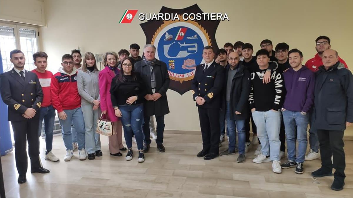 Alternanza scuola lavoro con la Guardia Costiera per 15 studenti di Co-Ro