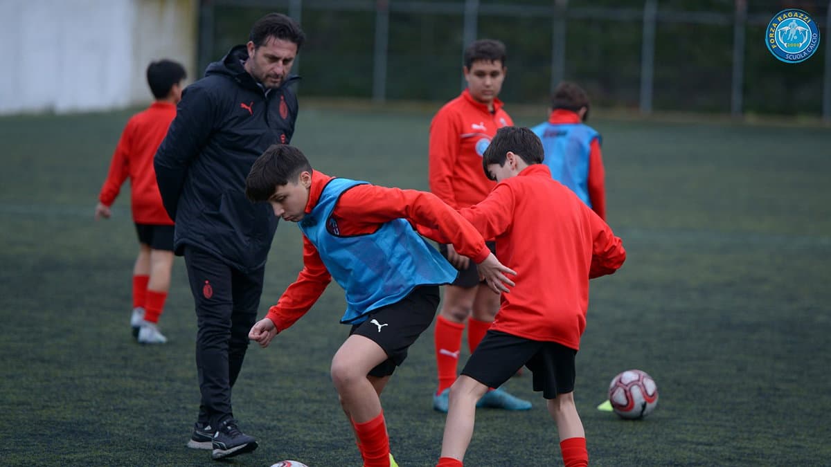 Tecnici inviati dal Milan a Schiavonea per seguire i giovani atleti di "Forza ragazzi"