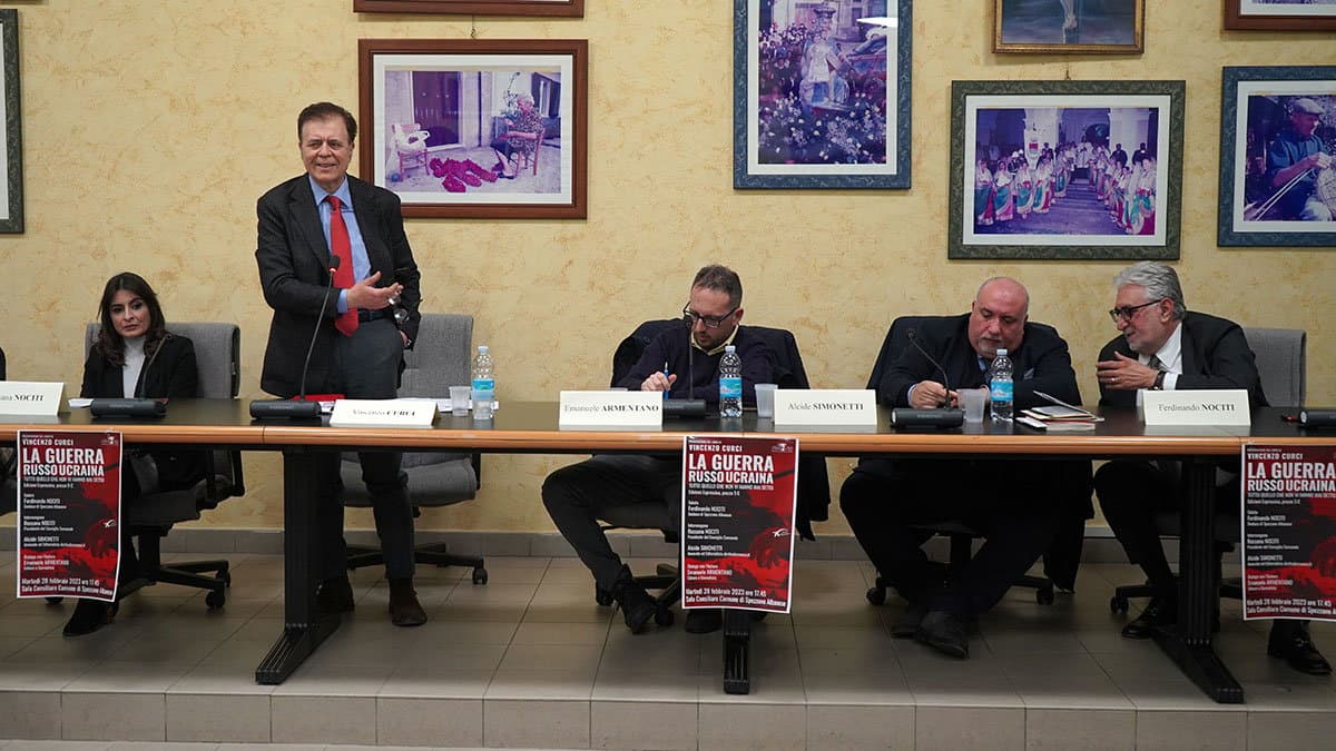 Spezzano Albanese, presentato il libro "La Guerra Russo Ucraina – Tutto quello che non vi hanno mai detto"